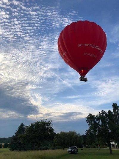 la montgolfière dans le ciel de Fontainebleau