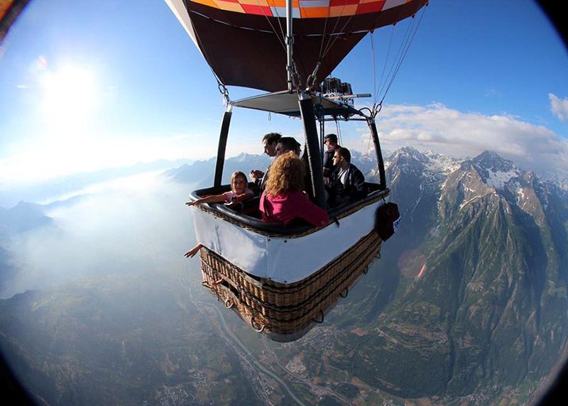 Vue du ciel Italien en nacelle depuis une montgolfière