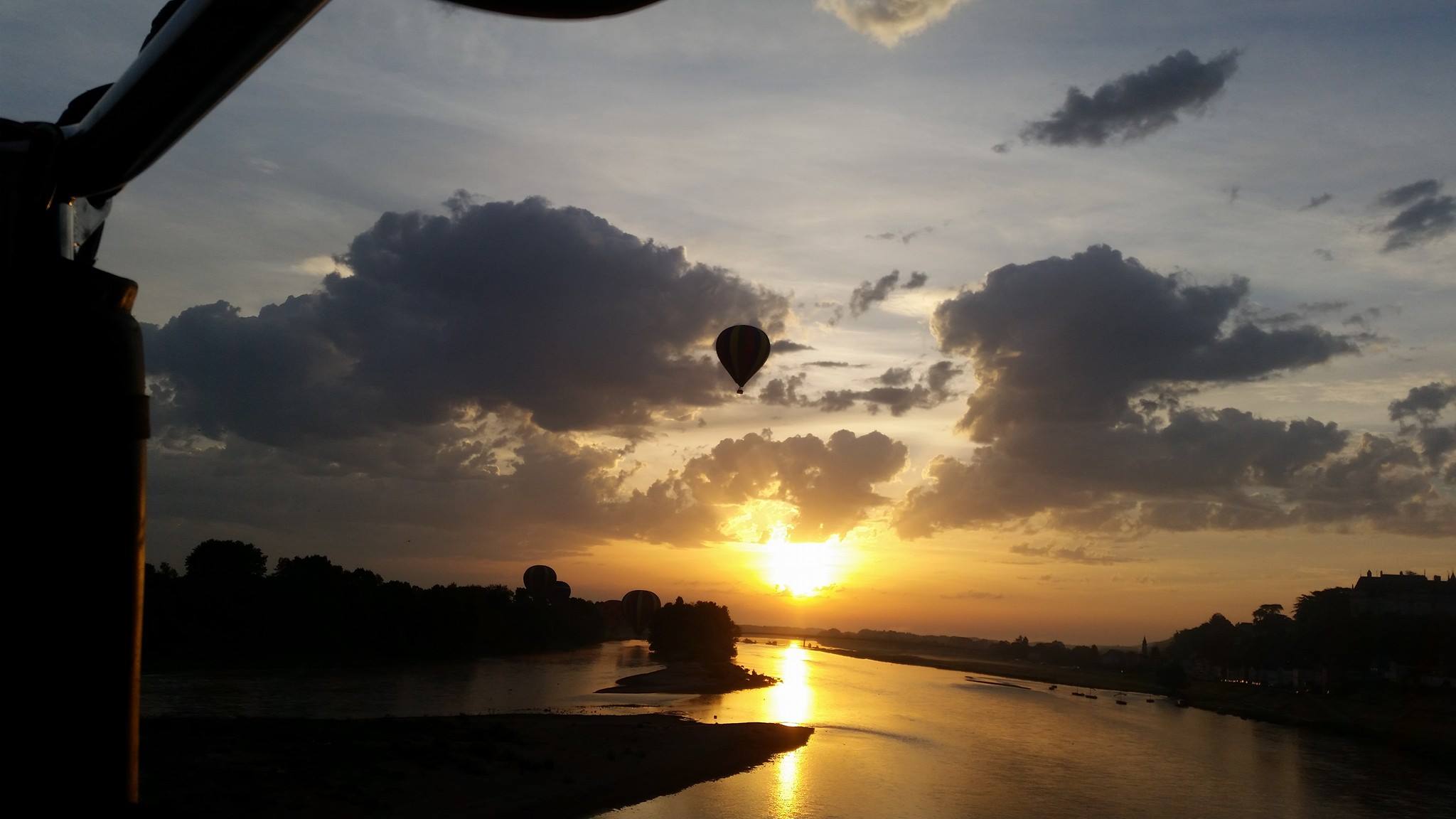 Coucher de soleil en face du château de Chaumont-sur-Loire