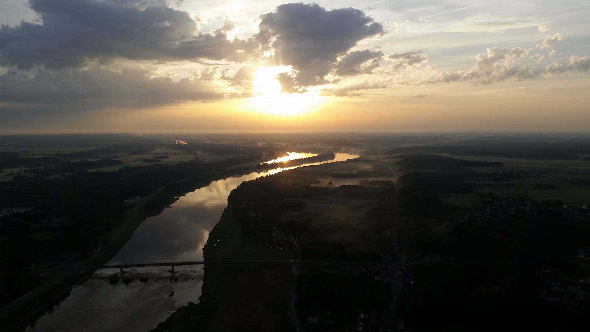 soleil couchant sur la ville de Chaumont-sur-Loire