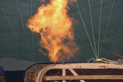 départ des brûleurs pour réchauffer l'air dans le ballon