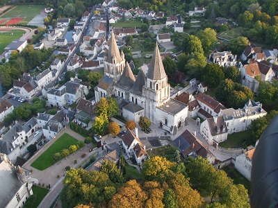 gros plan sur l'église Saint Ours de Loches