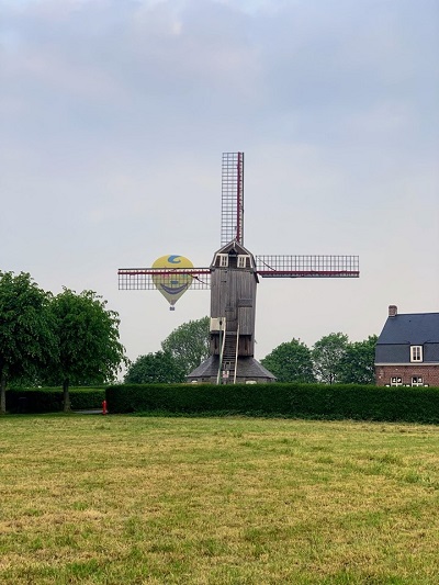 Cache cache avec le moulin de Boeschepe