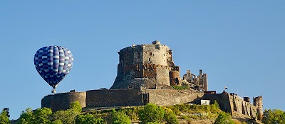 La montgolfière & le château de Murol