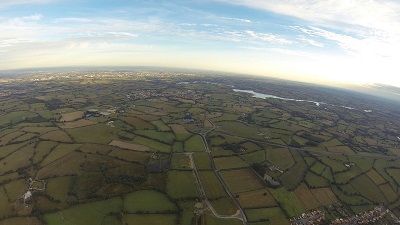 vue en hauteur depuis la montgolfière sur la campagne environnante