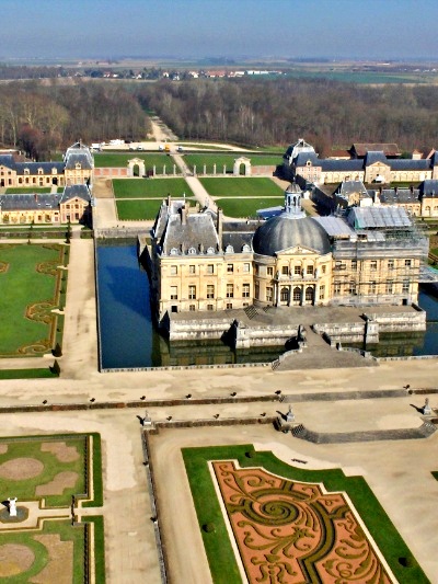 le château de Vaux-le-Vicomte vu d'en haut